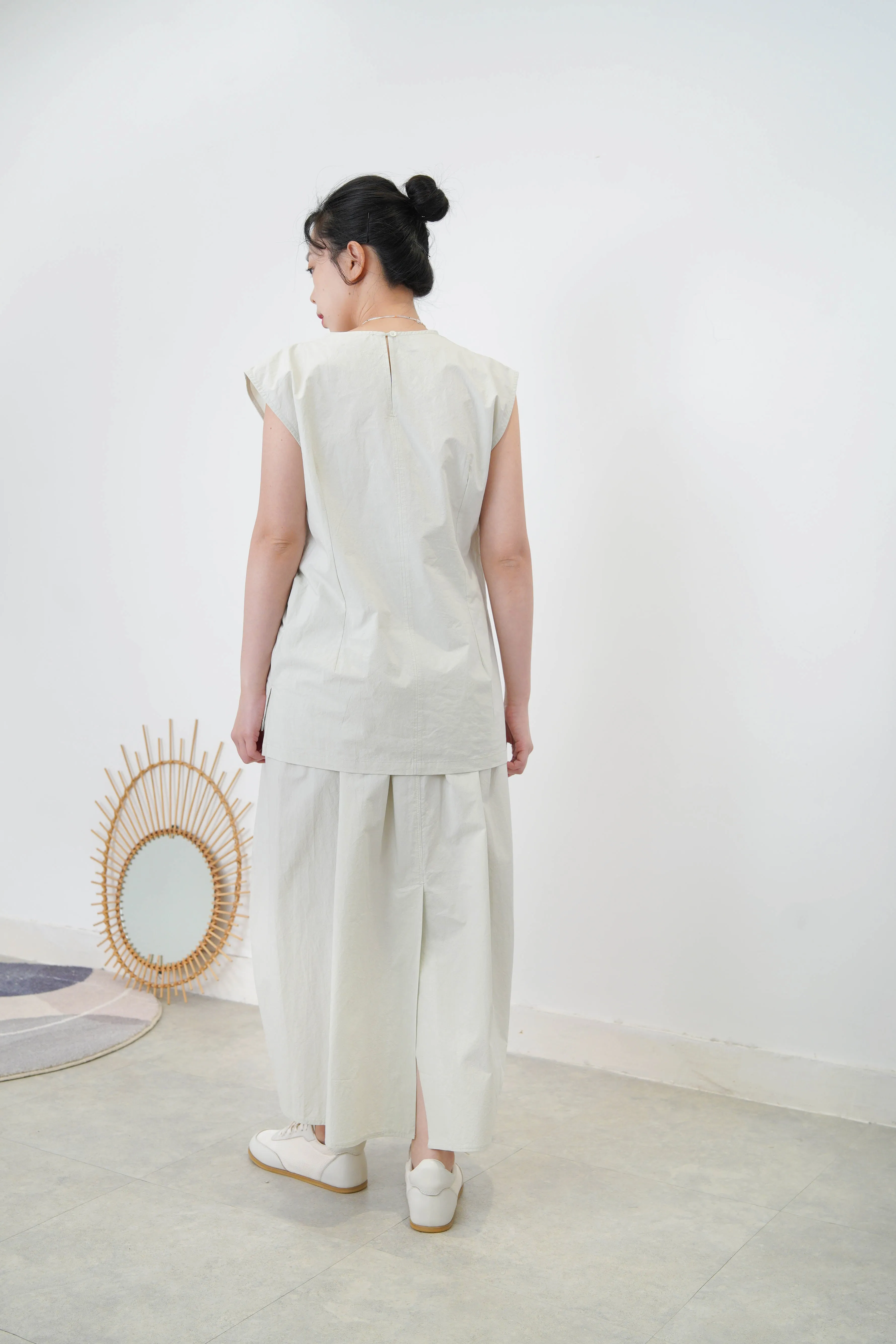 Mint vest in pleats waist