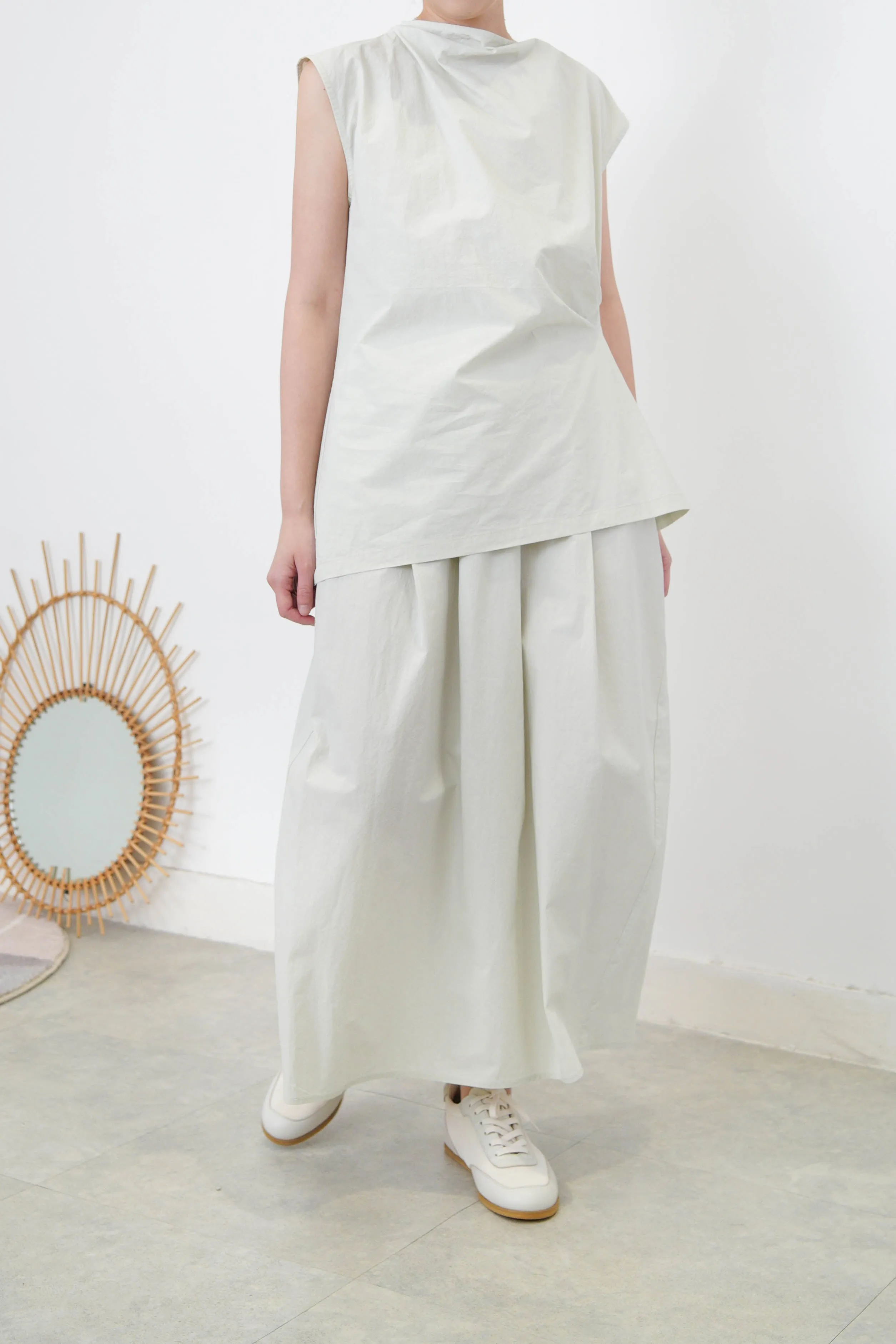 Mint vest in pleats waist